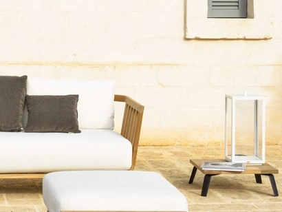 Pouf Welcome in teak e tessuto imbottito di Unopiu